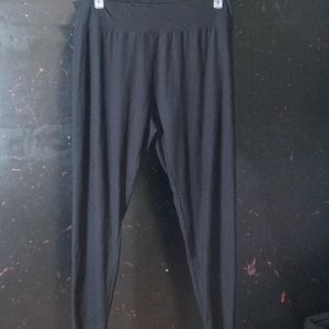 Black stretchy leggings